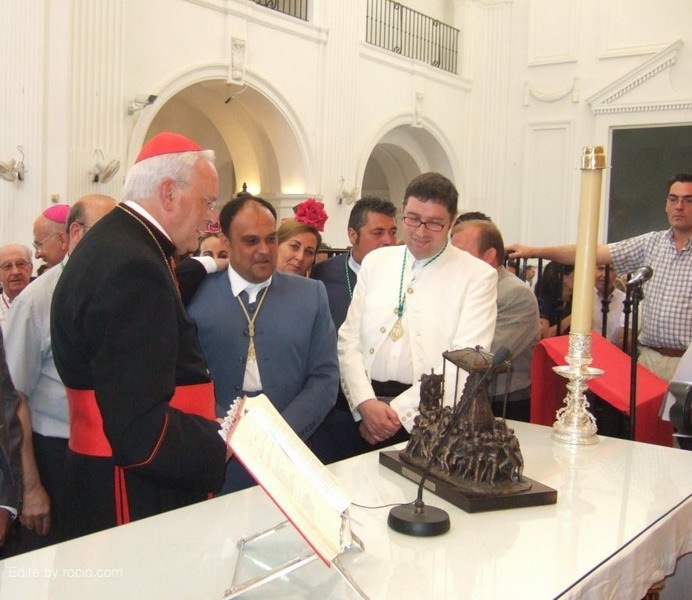 Recibiendo al Cardenal Monseñor Amigo Vallejo en la Romeria 2009